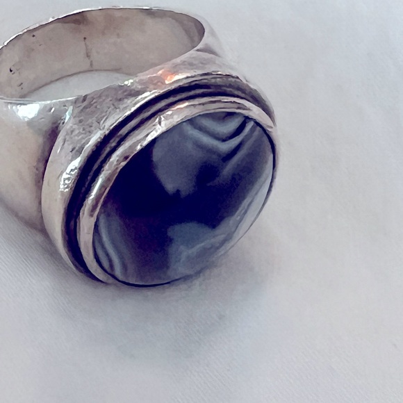 Gray Banded Agate Round Cabochon Ring - Picture 3 of 6